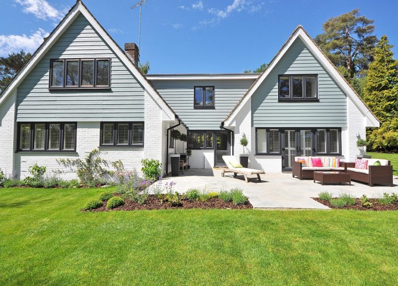 new-england-style-house-2826065_1920